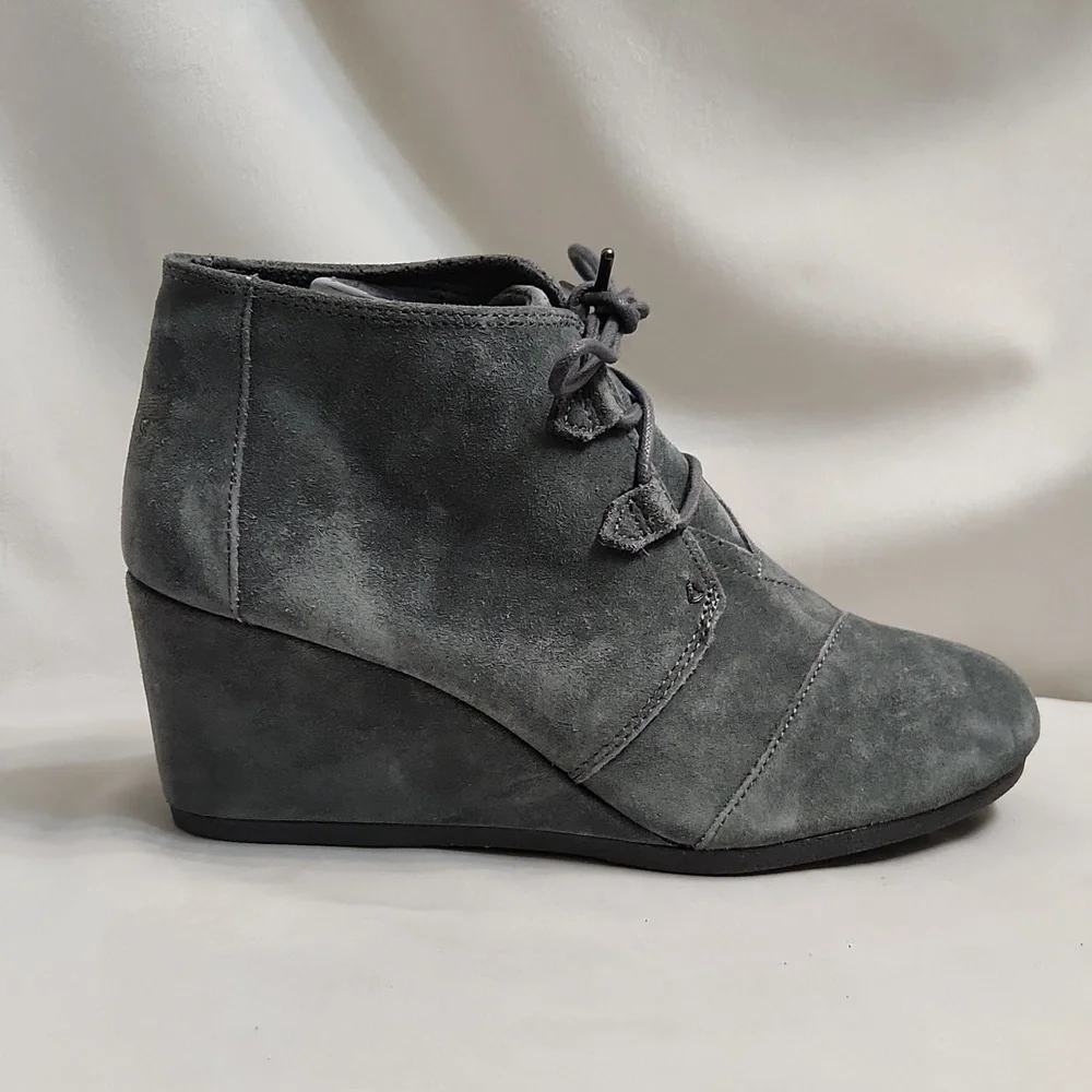 TOMS Kala Forged Iron Grey Suede Wedged Lace-up Ankle Boots Booties (w size 11)